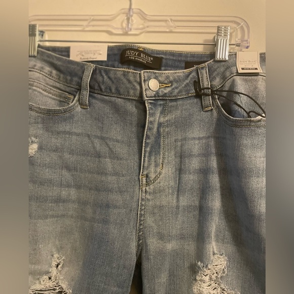 Judy Blue NWT Distressed Skinny Fit Jean Light Blue Size 32 - Picture 6 of 16